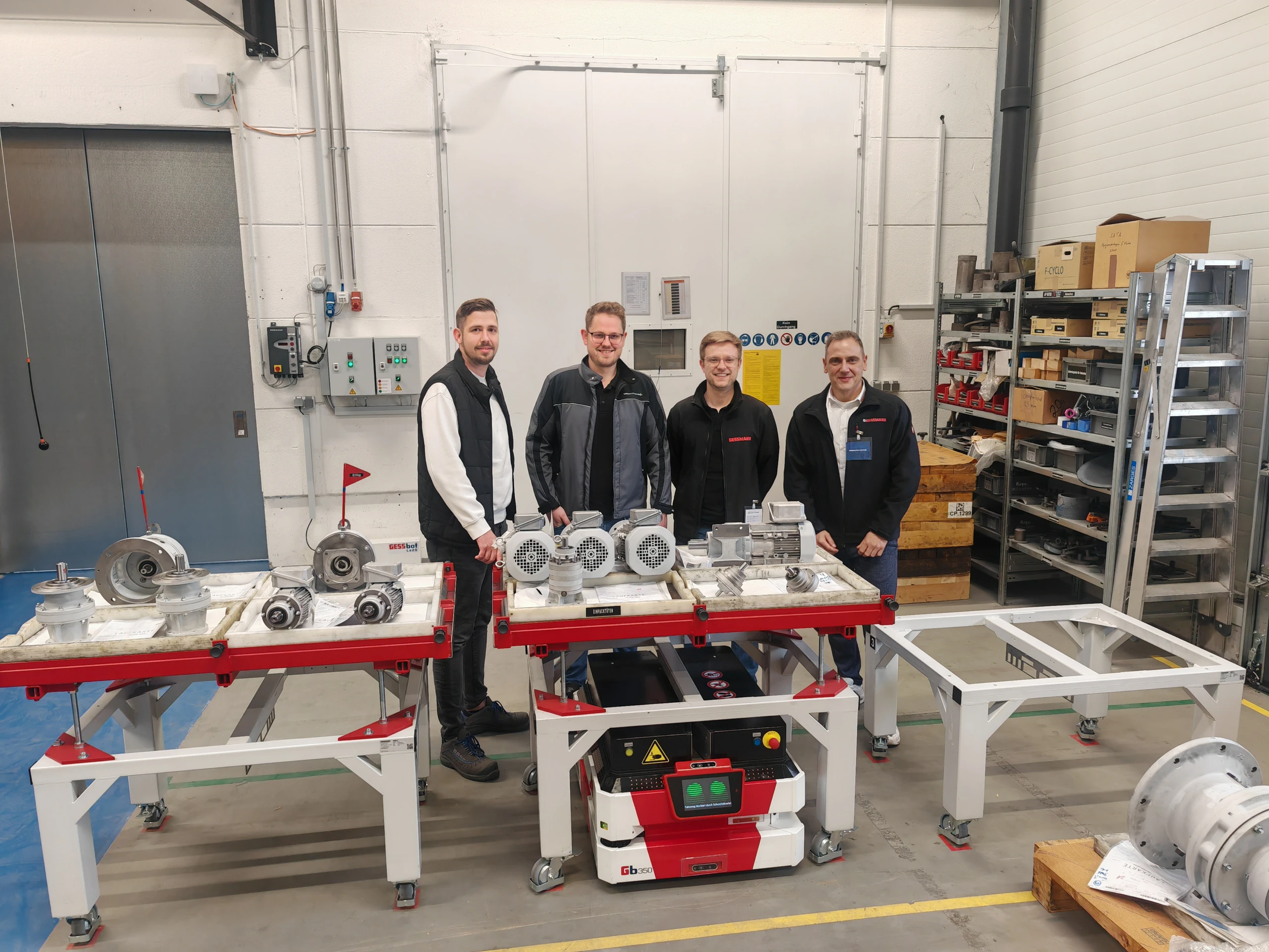 Gessbot Wagentransport in einer Produktion Gruppenbild Sumitomo